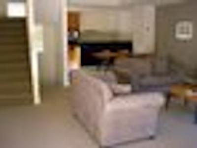 رنر سرویسد اپارتمنتز ادلید