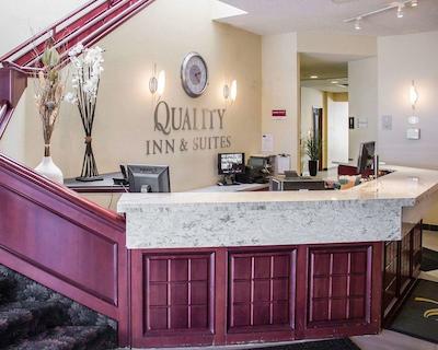 کوالیتی این اند سویتز ادمنتون اینترنیشنال آیرپرت