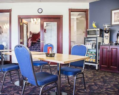 کوالیتی این اند سویتز ادمنتون اینترنیشنال آیرپرت