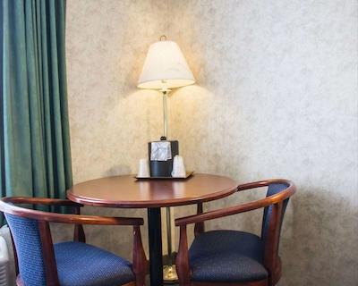 کوالیتی این اند سویتز ادمنتون اینترنیشنال آیرپرت