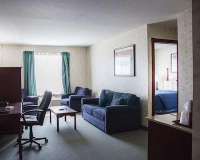 کوالیتی این اند سویتز ادمنتون اینترنیشنال آیرپرت