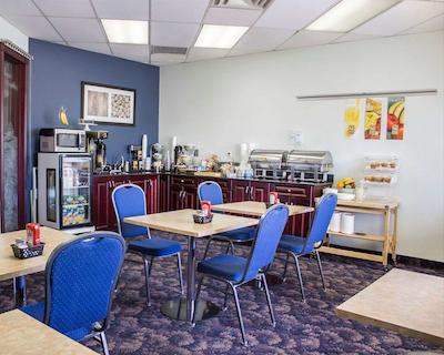 کوالیتی این اند سویتز ادمنتون اینترنیشنال آیرپرت