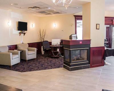 کوالیتی این اند سویتز ادمنتون اینترنیشنال آیرپرت