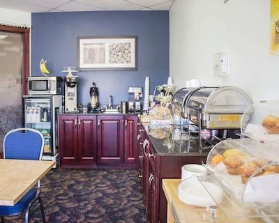 کوالیتی این اند سویتز ادمنتون اینترنیشنال آیرپرت