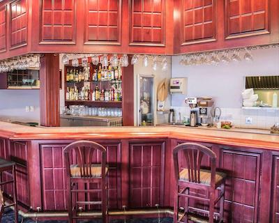 کوالیتی این اند سویتز ادمنتون اینترنیشنال آیرپرت