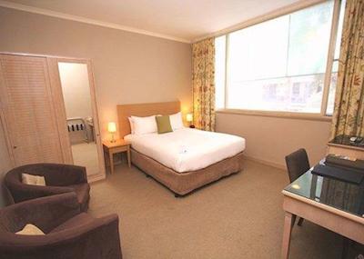 کوالیتی تیفینز اُن د پارک