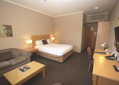 کوالیتی تیفینز اُن د پارک