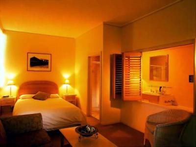 کوالیتی تیفینز اُن د پارک