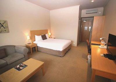 کوالیتی تیفینز اُن د پارک