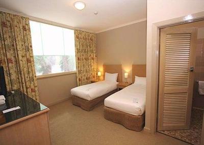 کوالیتی تیفینز اُن د پارک