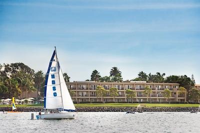 د دانا اُن میسشن ب