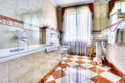 آلچیمیست نستیکوا پالاس