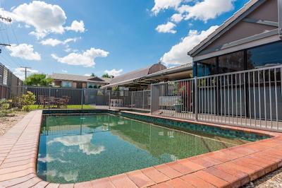 بست وسترن پلاس هتل د استیرلینگ رکهامپتون رکهامپتون