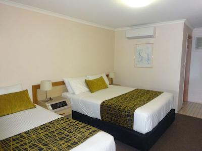 بست وسترن پلاس هتل د استیرلینگ رکهامپتون رکهامپتون