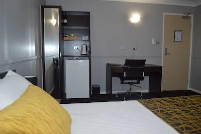 بست وسترن پلاس هتل د استیرلینگ رکهامپتون رکهامپتون