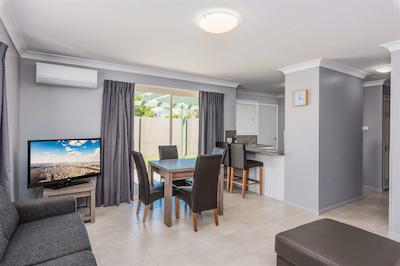 بست وسترن پلاس هتل د استیرلینگ رکهامپتون رکهامپتون