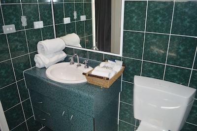 بست وسترن پلاس هتل د استیرلینگ رکهامپتون رکهامپتون