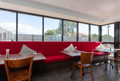 بست وسترن پلاس هتل د استیرلینگ رکهامپتون رکهامپتون