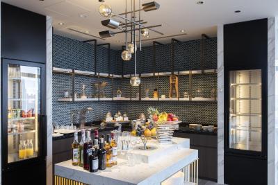 اینترکنتیننتال د استرینگز تکیو