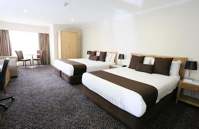 بست وسترن پلاس هول تری این