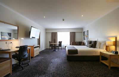 بست وسترن پلاس هول تری این