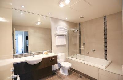 بست وسترن پلاس هول تری این