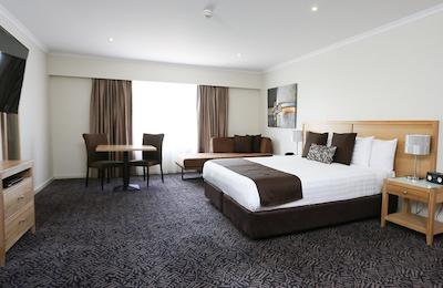 بست وسترن پلاس هول تری این