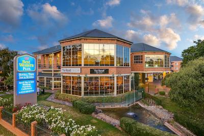 بست وسترن پلاس هول تری این