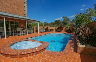 بست وسترن پلاس هول تری این