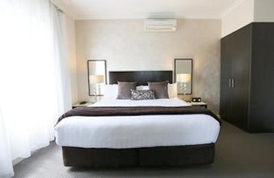 بست وسترن پلاس هول تری این