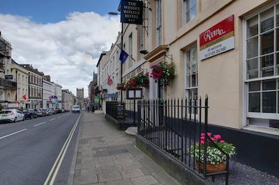 بست وسترن وسکس ریال هتل اند رستاورانت درچستر