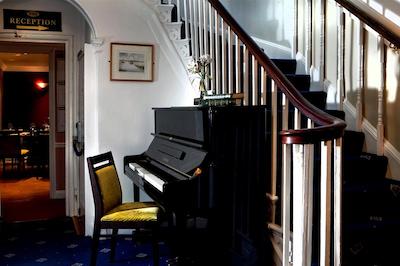 بست وسترن وسکس ریال هتل اند رستاورانت درچستر