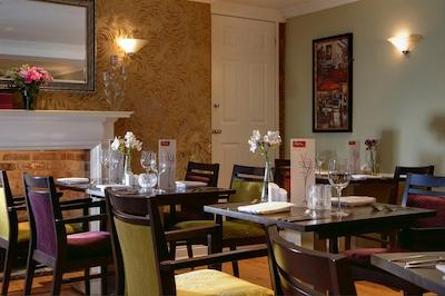 بست وسترن وسکس ریال هتل اند رستاورانت درچستر