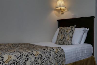 بست وسترن وسکس ریال هتل اند رستاورانت درچستر