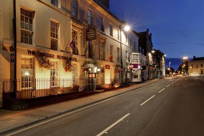 بست وسترن وسکس ریال هتل اند رستاورانت درچستر