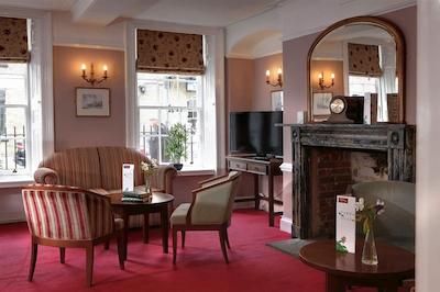 بست وسترن وسکس ریال هتل اند رستاورانت درچستر