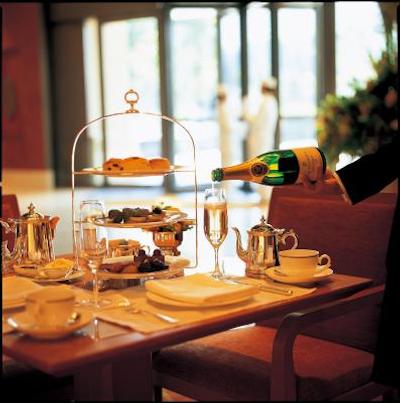 د پنینسولا تکیو