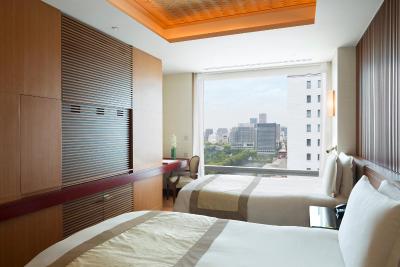 د پنینسولا تکیو