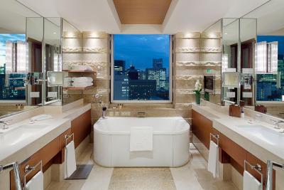 د پنینسولا تکیو