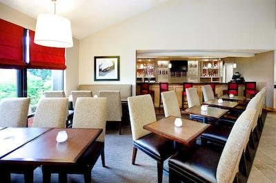 فور پوینتز بای شراتون چارلت-پینویل