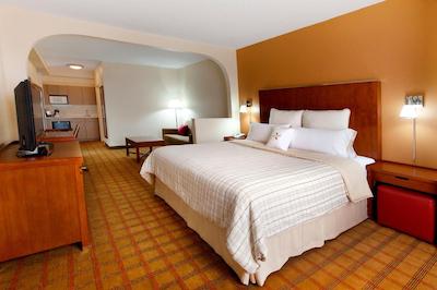 فور پوینتز بای شراتون چارلت-پینویل