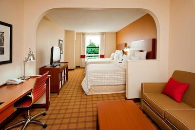 فور پوینتز بای شراتون چارلت-پینویل