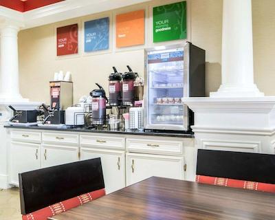 کمفرت این اند سویتز آیرپرت اند اکسپو