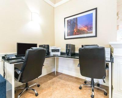 کمفرت این اند سویتز آیرپرت اند اکسپو