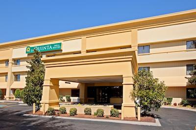 لا کوینتا این ناشویل آیرپرت