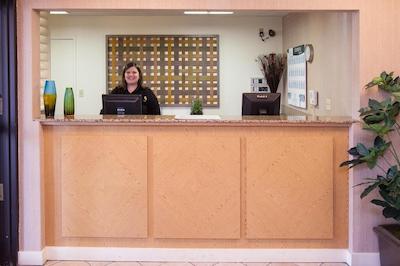 لا کوینتا این ناشویل آیرپرت