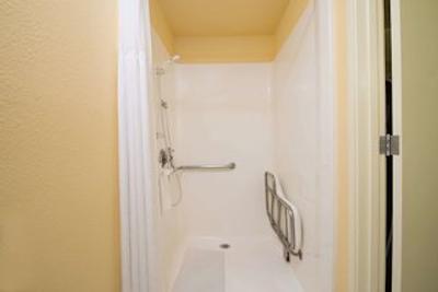 رامادا وست ساکرامنتو هتل اند سویتز