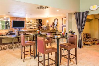 رامادا وست ساکرامنتو هتل اند سویتز