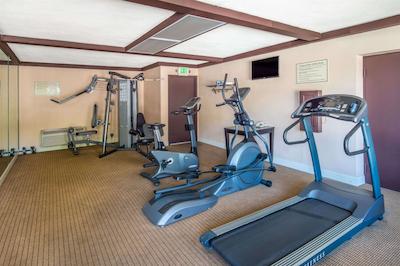 رامادا وست ساکرامنتو هتل اند سویتز