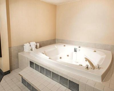 کلارین هتل اند کنفرنس سنتر